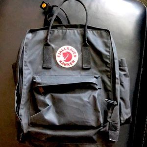 fjallraven kanken black backpack
